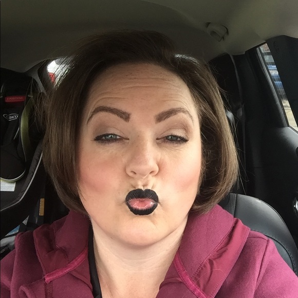 Meet your Posher, Kathy, The Ruffled Robin - Picture 5 of 11